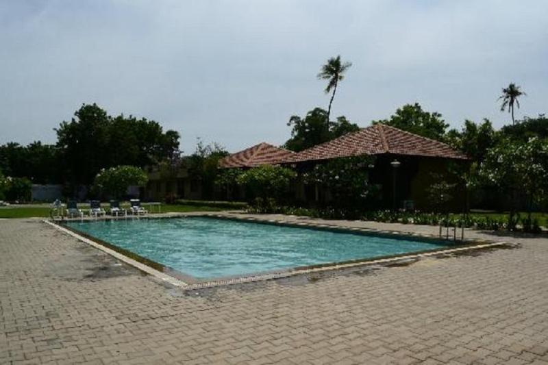 Hotel Riverside Resort And Spa Кумбаконам Екстериор снимка
